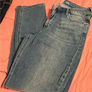 Old Navy Women’s 6 Short high-rise, WOW Straight Jeans